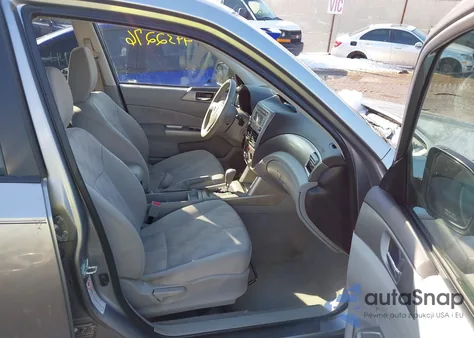 2010 Subaru Forester 2.5X Premium z USA, uszkodzony, nr VIN JF2SH6CC7AH749313